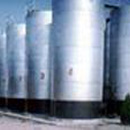 Cement storing silo is designed with a mixing cone chamber in the central bottom of silo to reduce the discharge pressure from material and to avoid the funnel flow