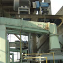 空气输送斜槽是一种用于输送干燥粉状物料的气力输送设备。在水泥工业中常用于输送水泥和����料粉。斜槽在输送物料中因为、没有转动部件，易于维护，密封性好，无噪音．
